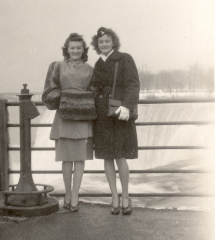 february1946ltormarieandjeanettecook.jpg