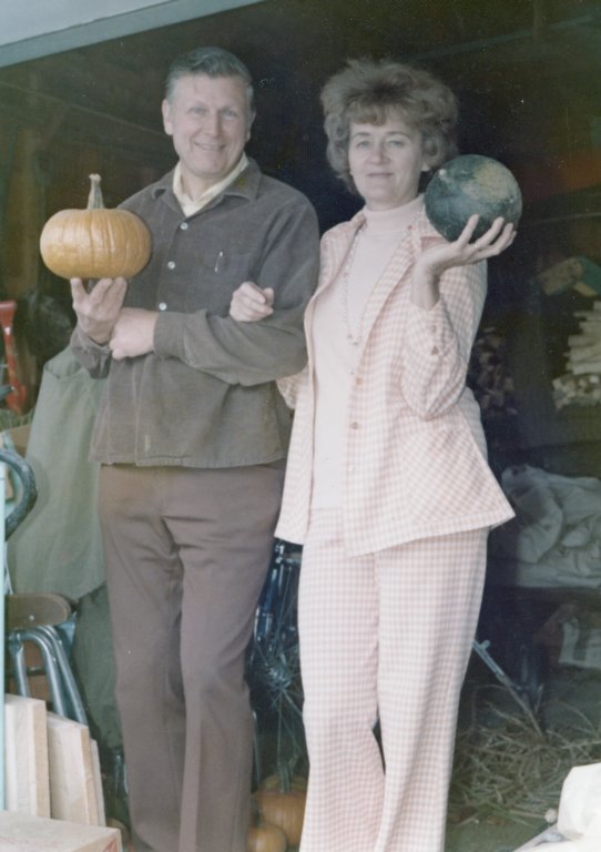 october1975johnandjeanettekinnen.jpg