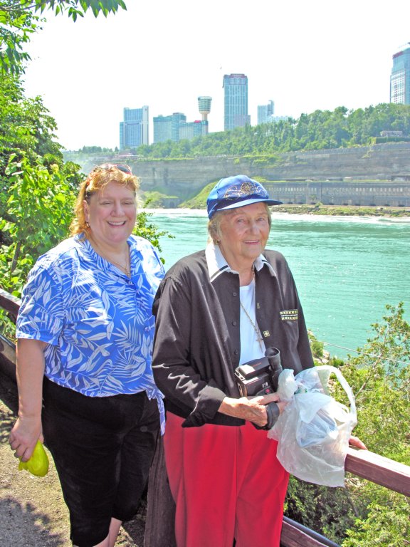 janejeanettethecaveofthewindsniagarafallsstateparknyjuly1820062.jpg