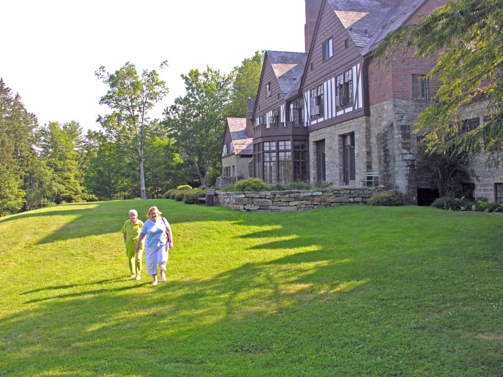 jeanettejanealleganystateparkredhouseareaadministrationbuildingjuly192006.jpg